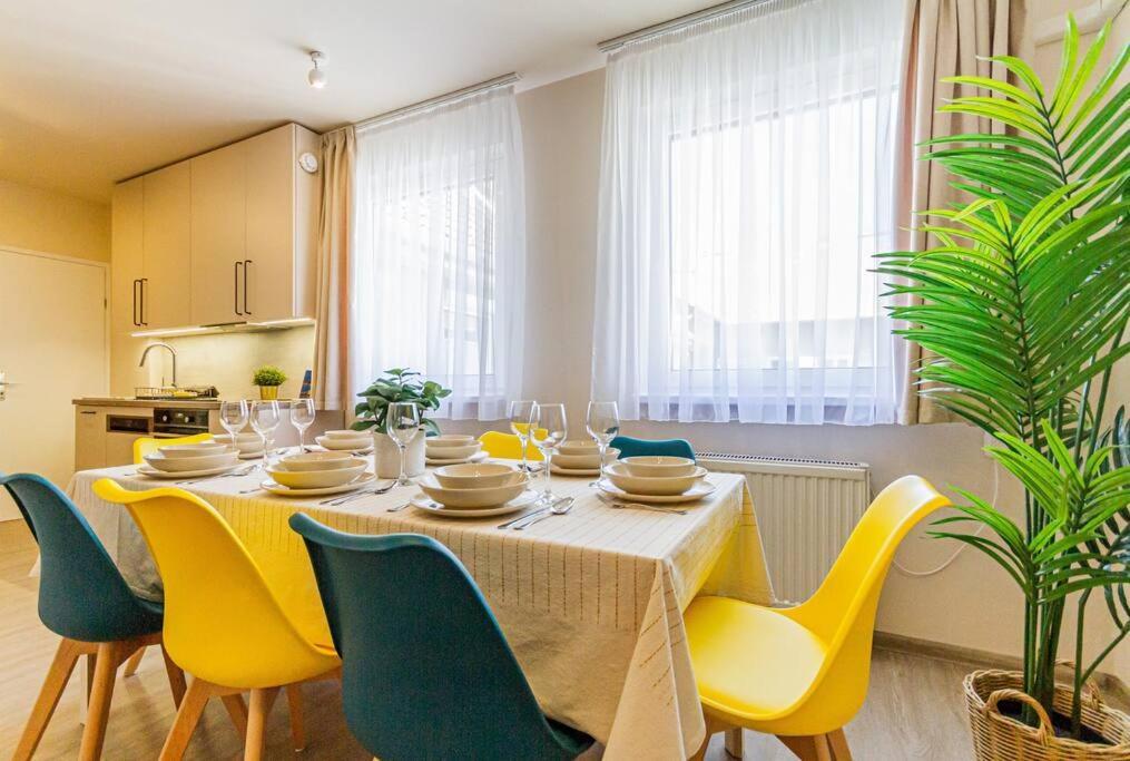 Roomy Apartment 80Sqm At City Center Free Parking Space, Ac & Balcony Budapest Kültér fotó