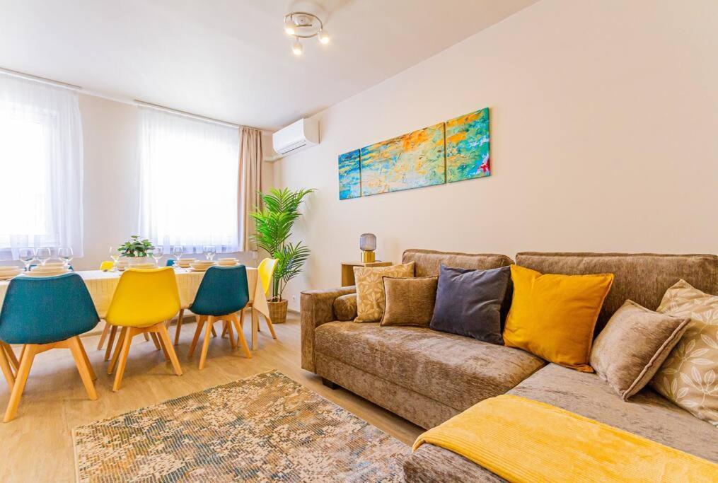 Roomy Apartment 80Sqm At City Center Free Parking Space, Ac & Balcony Budapest Kültér fotó