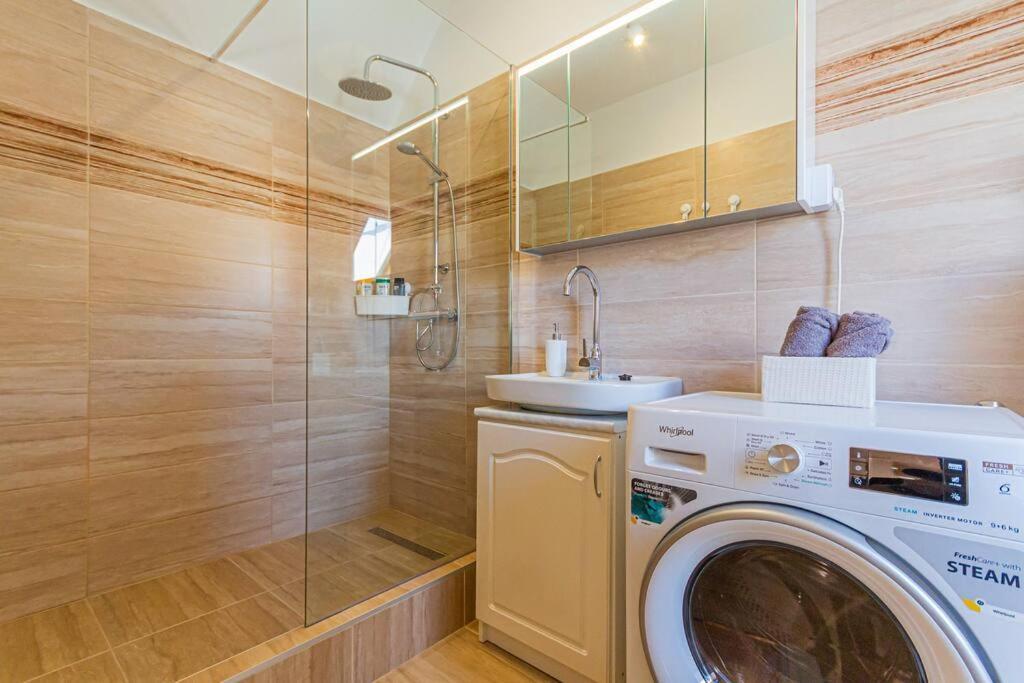 Roomy Apartment 80Sqm At City Center Free Parking Space, Ac & Balcony Budapest Kültér fotó