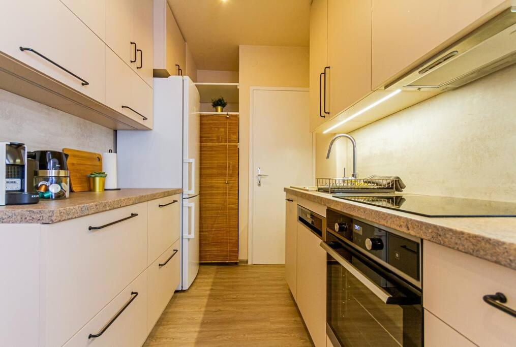 Roomy Apartment 80Sqm At City Center Free Parking Space, Ac & Balcony Budapest Kültér fotó
