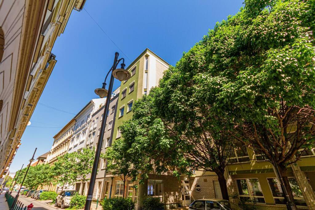 Roomy Apartment 80Sqm At City Center Free Parking Space, Ac & Balcony Budapest Kültér fotó
