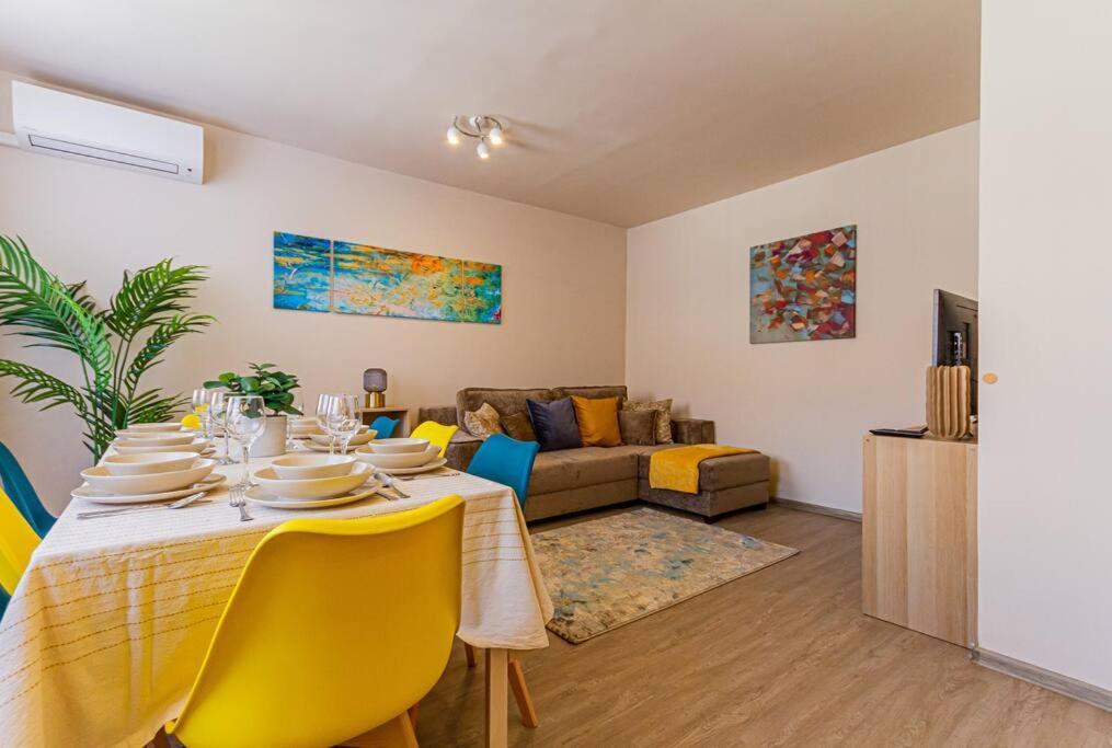 Roomy Apartment 80Sqm At City Center Free Parking Space, Ac & Balcony Budapest Kültér fotó