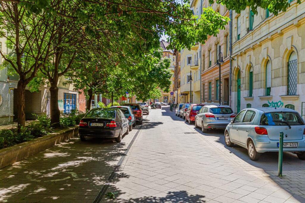 Roomy Apartment 80Sqm At City Center Free Parking Space, Ac & Balcony Budapest Kültér fotó
