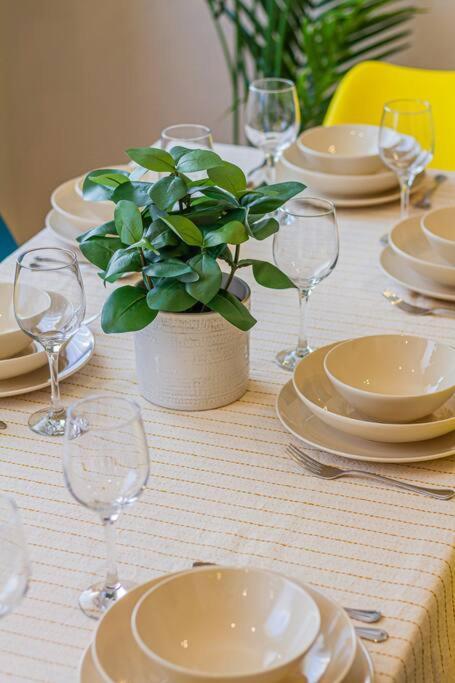 Roomy Apartment 80Sqm At City Center Free Parking Space, Ac & Balcony Budapest Kültér fotó