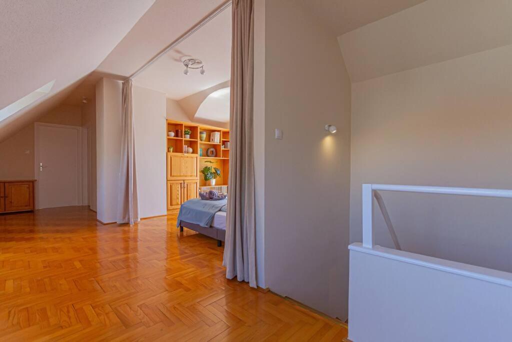 Roomy Apartment 80Sqm At City Center Free Parking Space, Ac & Balcony Budapest Kültér fotó