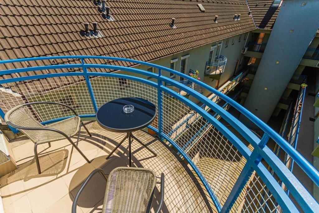Roomy Apartment 80Sqm At City Center Free Parking Space, Ac & Balcony Budapest Kültér fotó