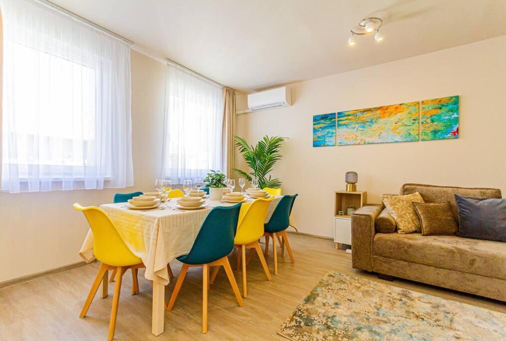 Roomy Apartment 80Sqm At City Center Free Parking Space, Ac & Balcony Budapest Kültér fotó